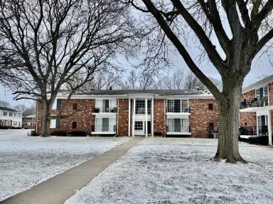 Main picture of Fox Hills Condominium