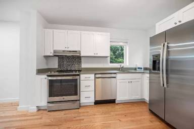 Main picture of 35 Adams St