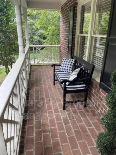 Main picture of 639 Greenwood Cir