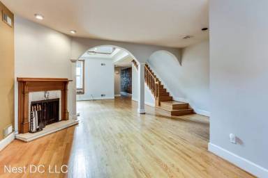 Main picture of 1726 Willard St NW
