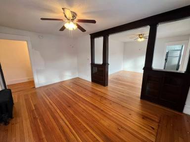 Main picture of 25 Maple St