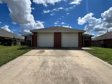 Main picture of 2710 Alma Dr