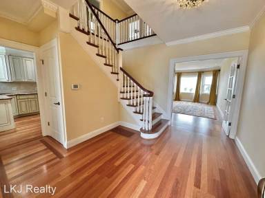 Main picture of 723 42nd Ave