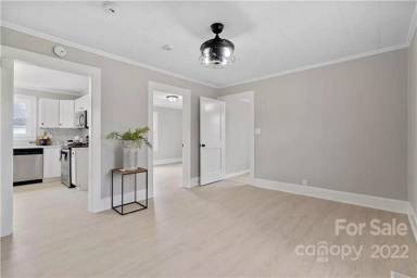 Main picture of 118 Moore St