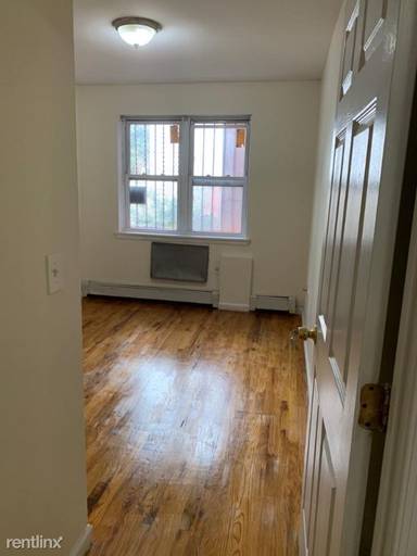 Main picture of 2130 Jerome Ave