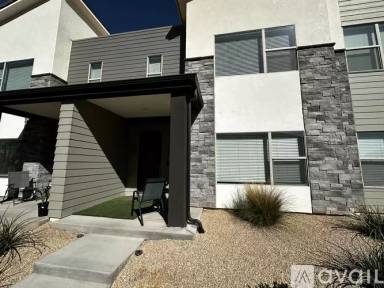 Main picture of 647 W Desert Poppy Ln