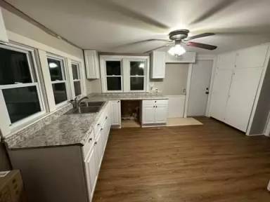 Main picture of 210 E Molloy Rd
