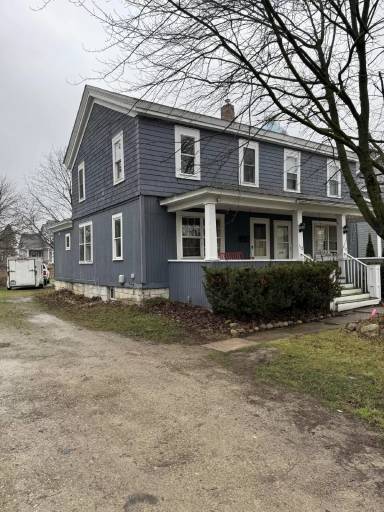 Main picture of 110 E Henry St