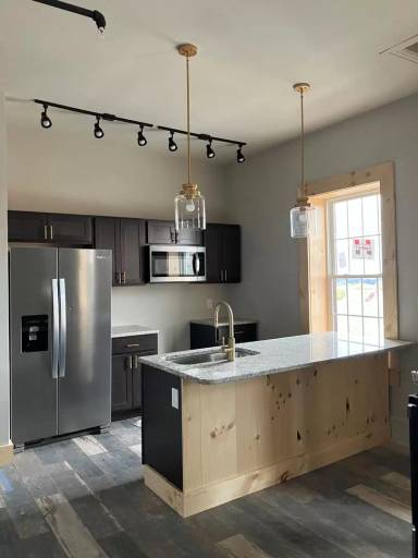Main picture of 84 E Main St