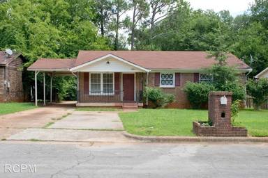 Main picture of 1706 Golf Club Ln NW