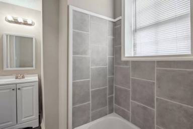 Main picture of 1036 W 38th St