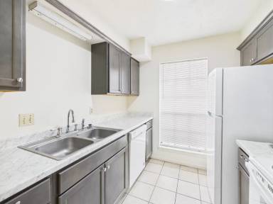 Main picture of 1601 Elizabeth Cir