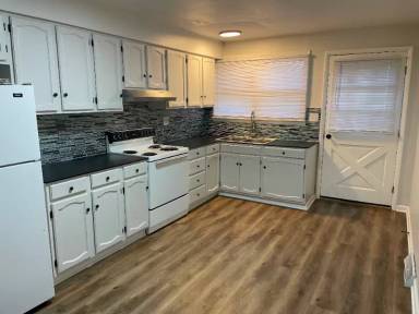 Main picture of 904 N Indiana Ave