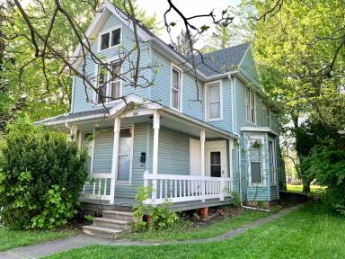 Main picture of 375 1/2 E Perry St