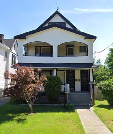 Main picture of 3215 E 117th St