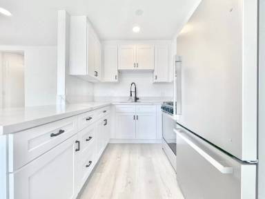 Main picture of 725 S Bernal Ave