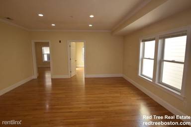 Main picture of 389 W Broadway