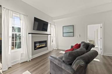 Main picture of 707 Forest Ridge Blvd