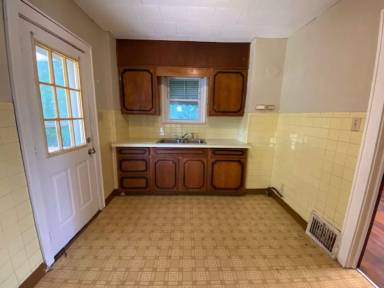 Main picture of 720 Kipling St
