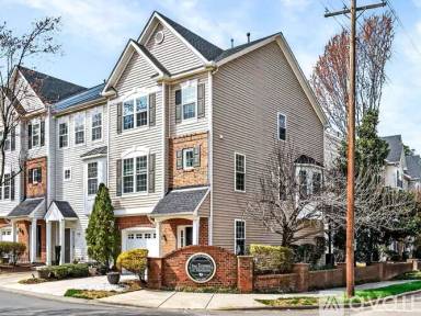 Main picture of 102 Madison Square Ln