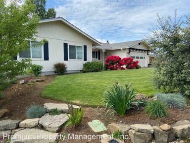 Main picture of 617 NE Dallas Dr
