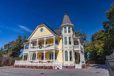 Main picture of 30 Live Oak Ave W