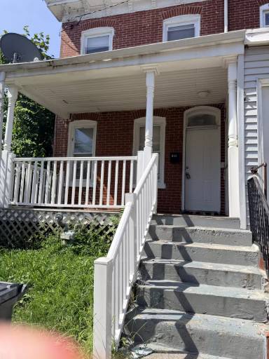 Main picture of 100 W 24th St