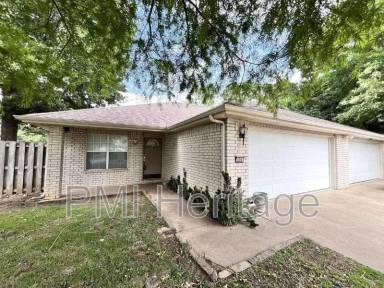 Main picture of 886 N Daisy Ln