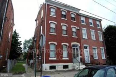 Main picture of 212 E Broad St