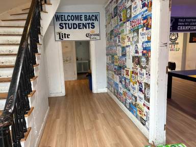 Main picture of 250 Crown St