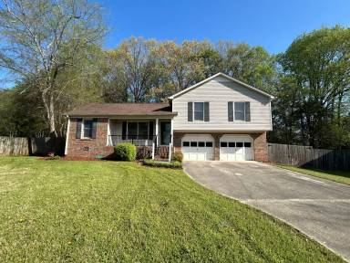 Main picture of 823 Crestview Dr