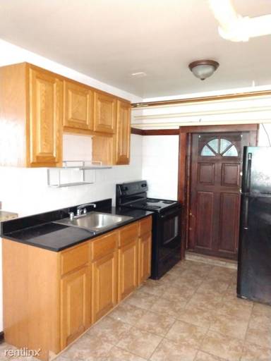 Main picture of 4027 W School St