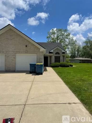 Main picture of 10719 N Park Ave