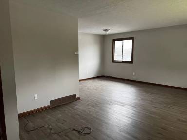 Main picture of 763 E 232nd St
