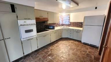 Main picture of 110 E Snow St
