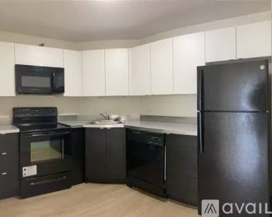 Main picture of 1120 N LaSalle Dr Apartments