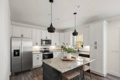 Main picture of 140 Cascade Ridge Rd