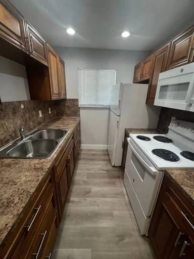 Main picture of 824 E Tiffany Dr