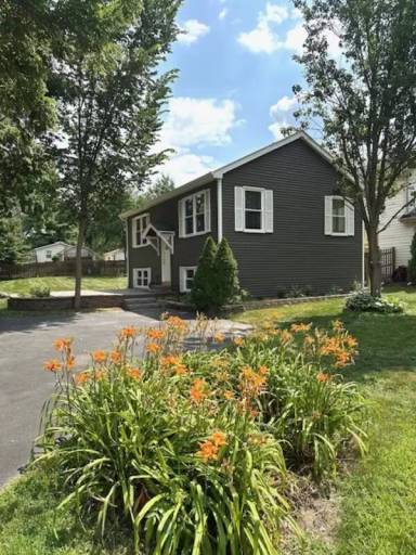 Main picture of 3816 Illinois St