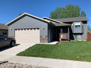 Main picture of 2577 Leola Ln