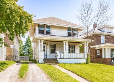 Main picture of 806 N 19th Ave E
