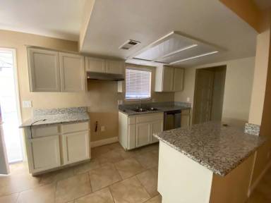 Main picture of 2818 E Saint Johns Pkwy