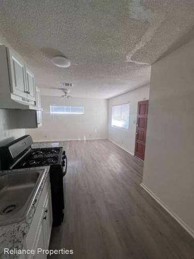 Main picture of 25615 Main St