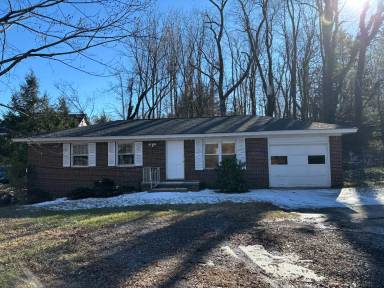 Main picture of 15 Maple Dr