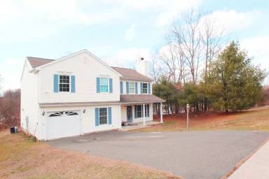 Main picture of 6 Stephanie Ln