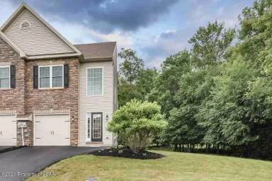 Main picture of 230 Twins Ln