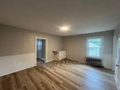 Main picture of 11 E Lawlor St