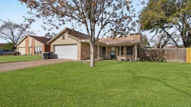 Main picture of 903 San Saba Dr