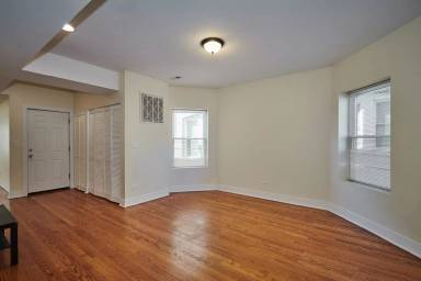 Main picture of 6241 N Claremont Ave