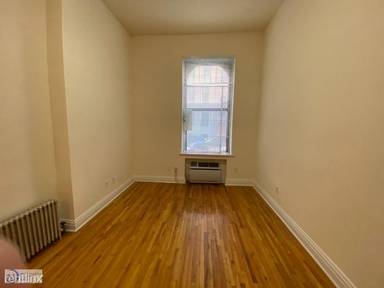 Main picture of 210 E 83rd St